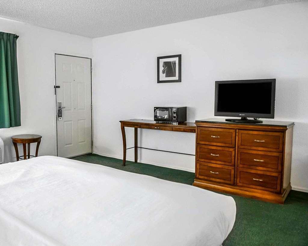 Budget Host Trinidad Room photo